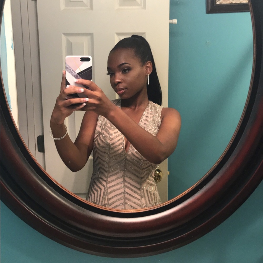 ELEGANT DRESS FOR SALE!